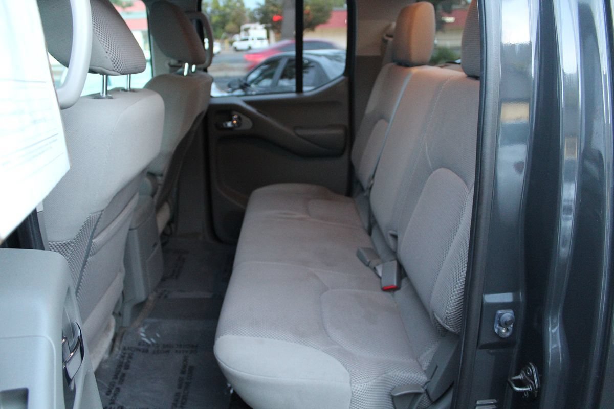Used 2011 Nissan Frontier SV w/ SV Premium Utility Pkg AWD/4WD image 22