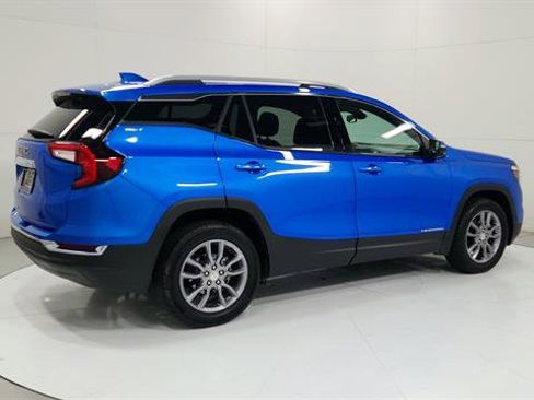 Used 2024 GMC Terrain SLT image 8