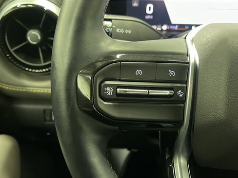 Used 2025 Chevrolet Colorado ZR2 w/ Technology Package AWD/4WD image 6