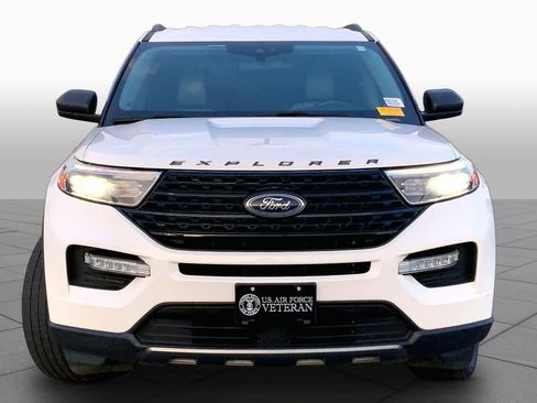 Used 2021 Ford Explorer XLT w/ Equipment Group 202A RWD image 4