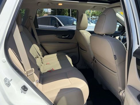 Used 2016 Nissan Rogue SL w/ SL Premium Package AWD/4WD image 13
