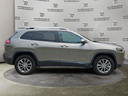 Used 2021 Jeep Cherokee Latitude Plus w/ Sun & Sound Group AWD/4WD image 6