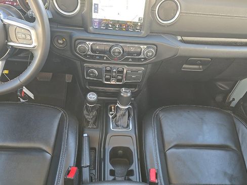 Used 2023 Jeep Wrangler Unlimited Sahara AWD/4WD image 9