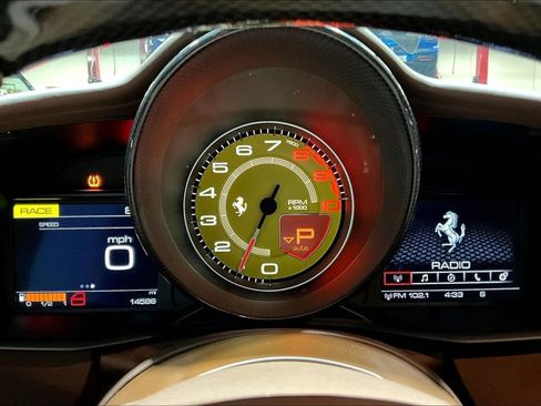 Used 2018 Ferrari 488 GTB RWD image 13
