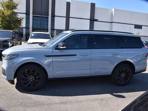 New 2025 Lincoln Navigator Reserve w/ Jet Appearance Package image 11