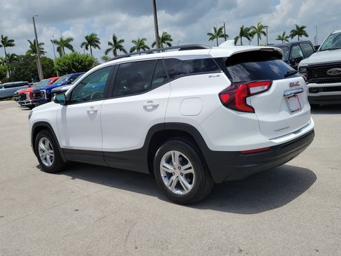 Used 2024 GMC Terrain SLE w/ Driver Convenience Package FWD image 7