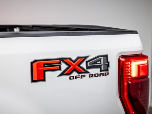 Used 2020 Ford F350 Lariat w/ Lariat Ultimate Package image 12