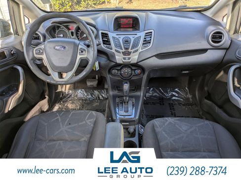 Used 2013 Ford Fiesta SE image 12