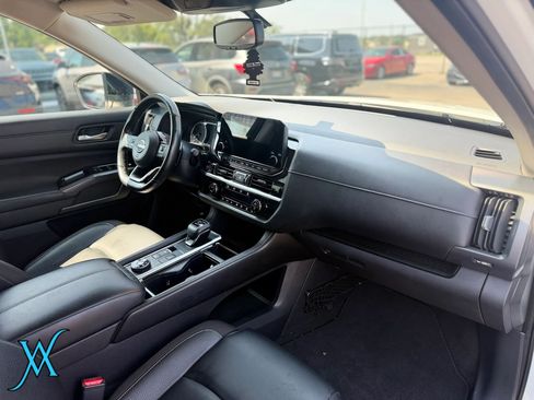 Used 2022 Nissan Pathfinder SL w/ SL Black Package AWD/4WD image 25
