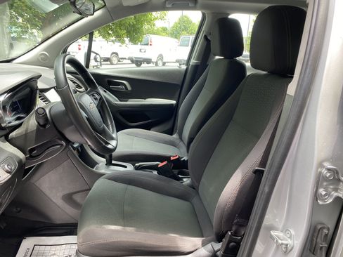 Used 2018 Chevrolet Trax LS FWD image 16