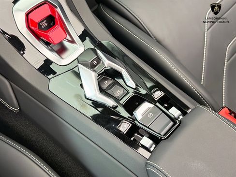 Used 2024 Lamborghini Huracan EVO AWD/4WD image 17