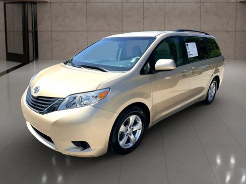 Used 2014 Toyota Sienna LE FWD image 7
