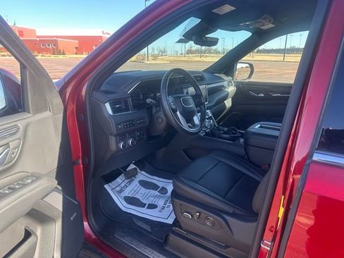 Used 2024 GMC Yukon XL Denali w/ Advanced Technology Package image 13