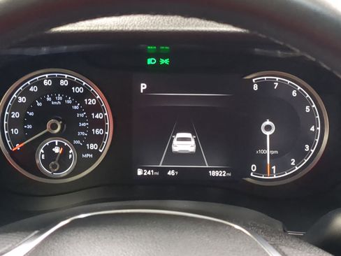 Used 2025 Genesis G70 2.5T image 12