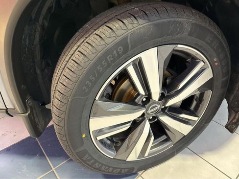 Used 2022 Nissan Rogue SL w/ SL Premium Package image 6