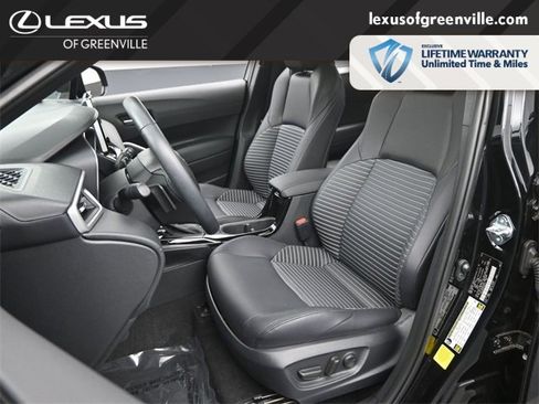 Used 2024 Toyota Corolla Cross XSE image 21