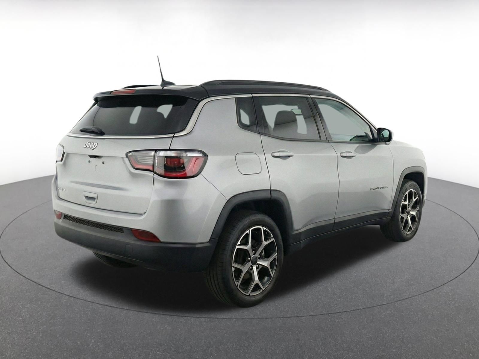 Used 2025 Jeep Compass Limited AWD/4WD image 9