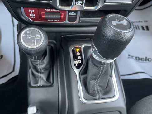 Used 2024 Jeep Wrangler Willys image 29