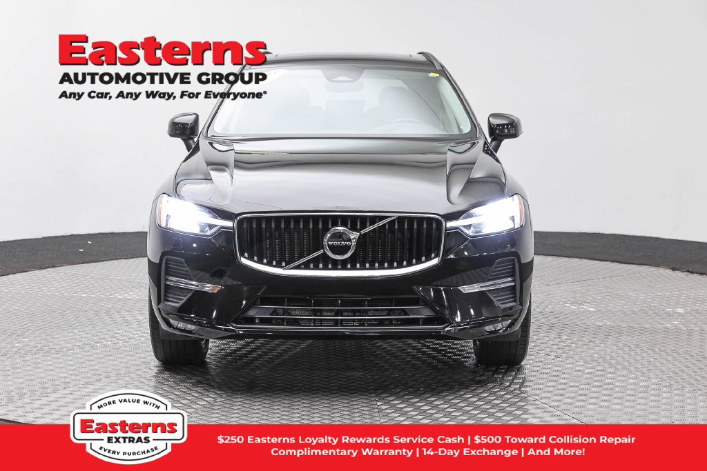 Used 2022 Volvo XC60 B5 Momentum w/ Climate Package AWD/4WD image 3