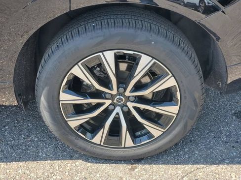 Certified 2025 Volvo XC60 B5 Core AWD/4WD image 7
