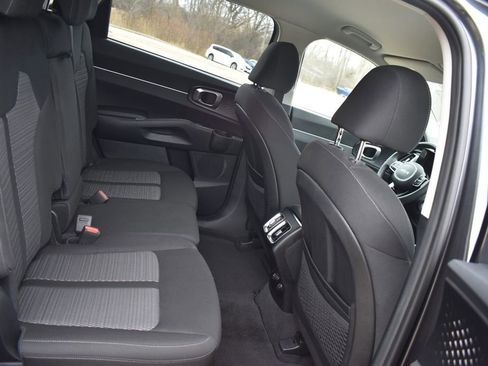 Used 2023 Kia Sorento LX image 16