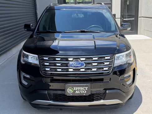 Used 2017 Ford Explorer XLT w/ Equipment Group 201A AWD/4WD image 4