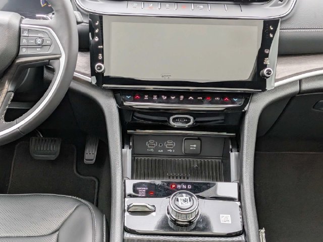New 2027 Jeep Grand Cherokee Limited w/ Limited Altitude Package AWD/4WD image 26