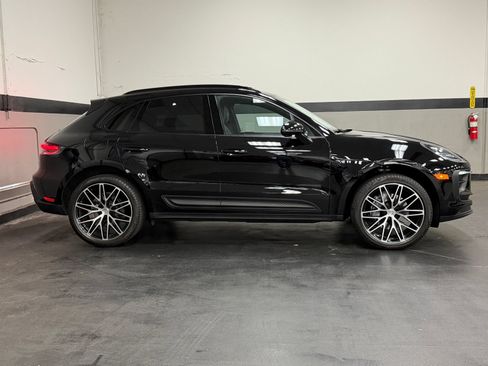 Used 2023 Porsche Macan AWD/4WD image 3