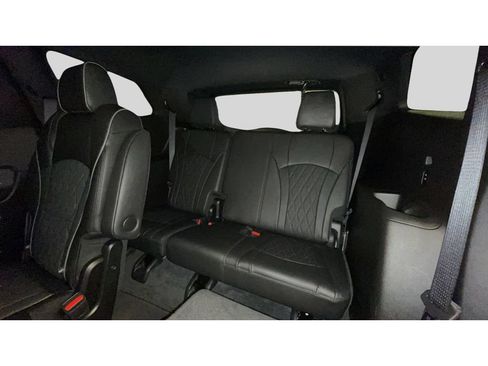 Used 2023 Buick Enclave Avenir w/ Avenir Technology Package AWD/4WD image 18