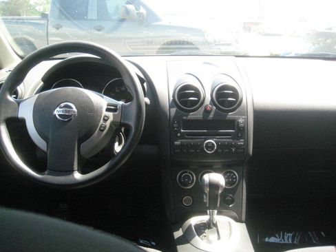 Used 2010 Nissan Rogue S image 8
