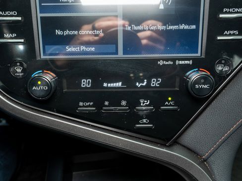 Used 2019 Toyota Camry XLE image 19