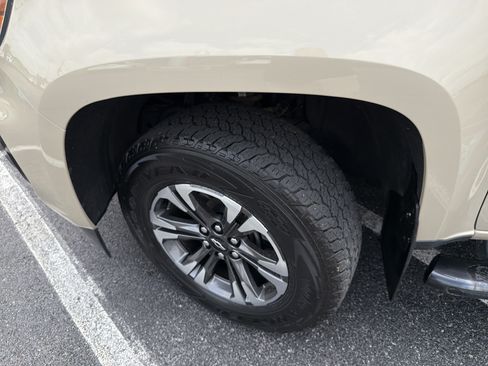 Used 2022 Chevrolet Colorado Z71 w/ Safety Package AWD/4WD image 12
