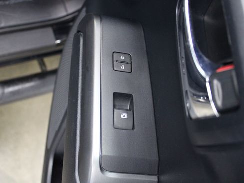 Used 2016 Toyota Tacoma TRD Sport w/ Premium & Technology Package image 27