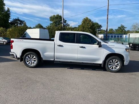 Used 2023 Chevrolet Silverado 1500 Custom image 4