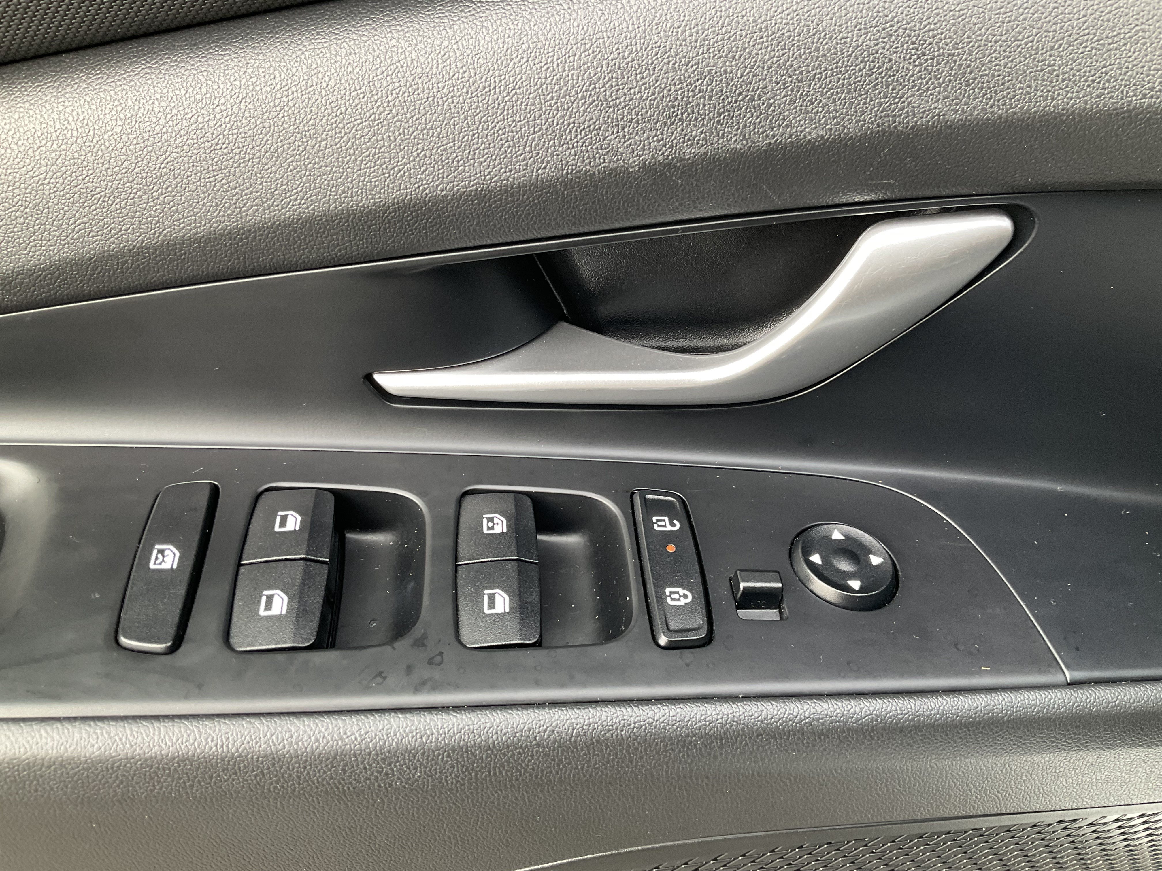 Used 2025 Hyundai Elantra SEL FWD image 25