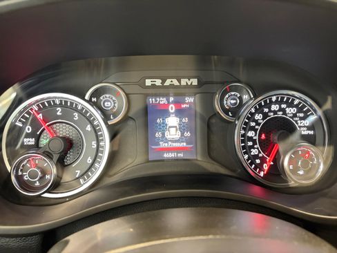 Used 2024 RAM 2500 Big Horn AWD/4WD image 21