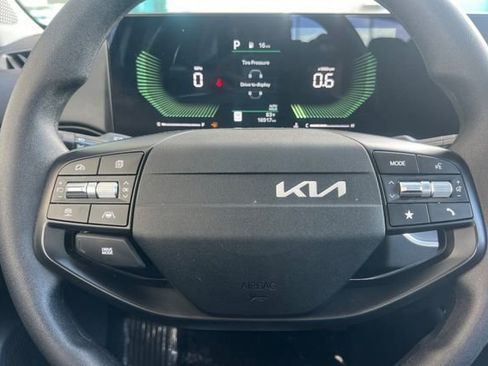Used 2025 Kia K4 image 28