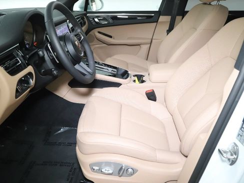 Used 2026 Porsche Macan AWD/4WD image 22