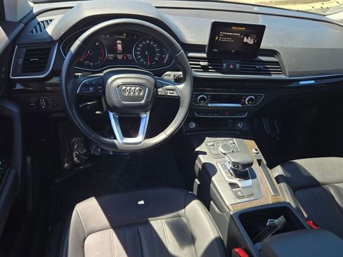 Used 2020 Audi Q5 2.0T Premium w/ Convenience Package AWD/4WD image 2
