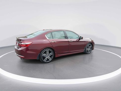 Used 2017 Honda Accord Touring image 8