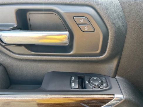 Used 2021 Chevrolet Silverado 2500 LT w/ Convenience Package AWD/4WD image 11