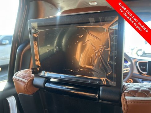 New 2026 Chrysler Pacifica Pinnacle w/ Trailer Tow Group image 32