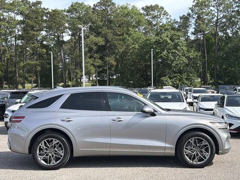 Used 2024 Genesis GV70 2.5T w/ Select Package AWD/4WD image 3