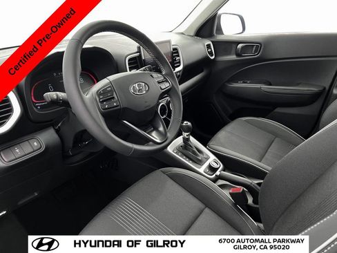 Used 2025 Hyundai Venue Limited image 16