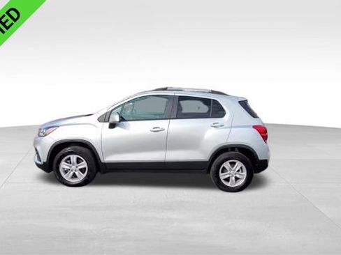 Used 2022 Chevrolet Trax LT w/ LT Convenience Package image 6