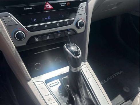 Used 2017 Hyundai Elantra Limited w/ Limited Tech Package 04 FWD image 18