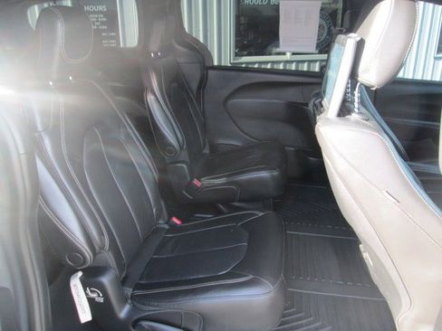 Used 2021 Chrysler Pacifica Touring-L w/ Uconnect Theater Family Group image 14