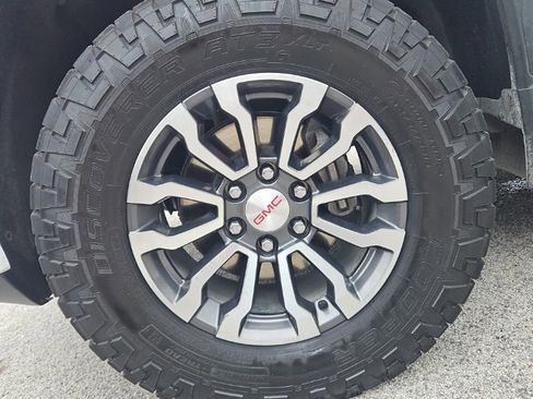 Used 2021 GMC Sierra 1500 AT4 w/ AT4 Value Package AWD/4WD image 9