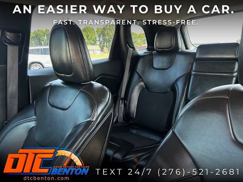 Used 2019 Jeep Cherokee Latitude Plus FWD image 12