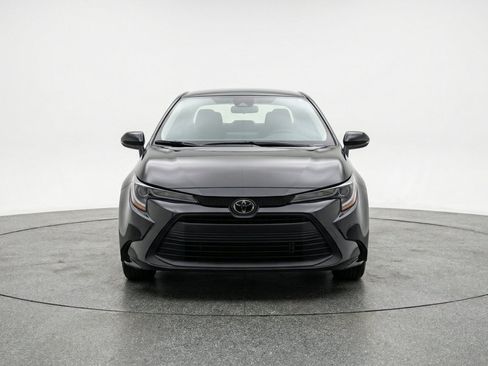 Used 2025 Toyota Corolla LE FWD image 2